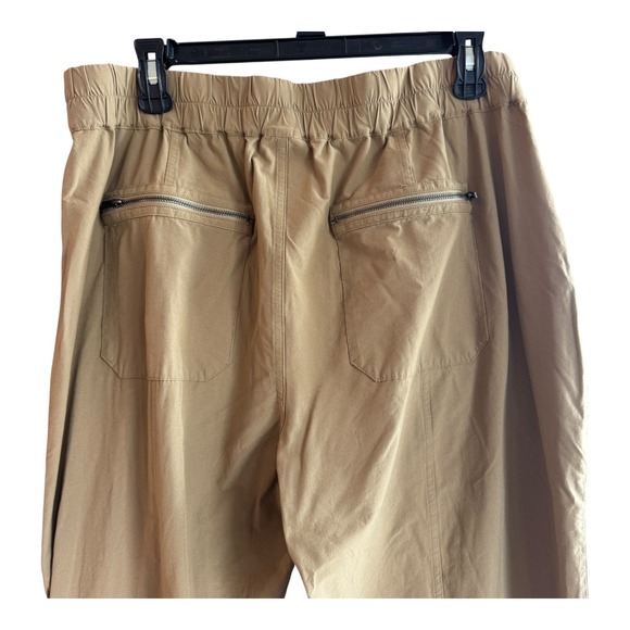 Cabi Womens Medium Galaxy Cargo Pants Beige Utility Pocket Jogger - Picture 6 of 11